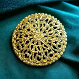 Gold Tone Filigree Brooch Round Openwork Vintage Style StatementBrooch